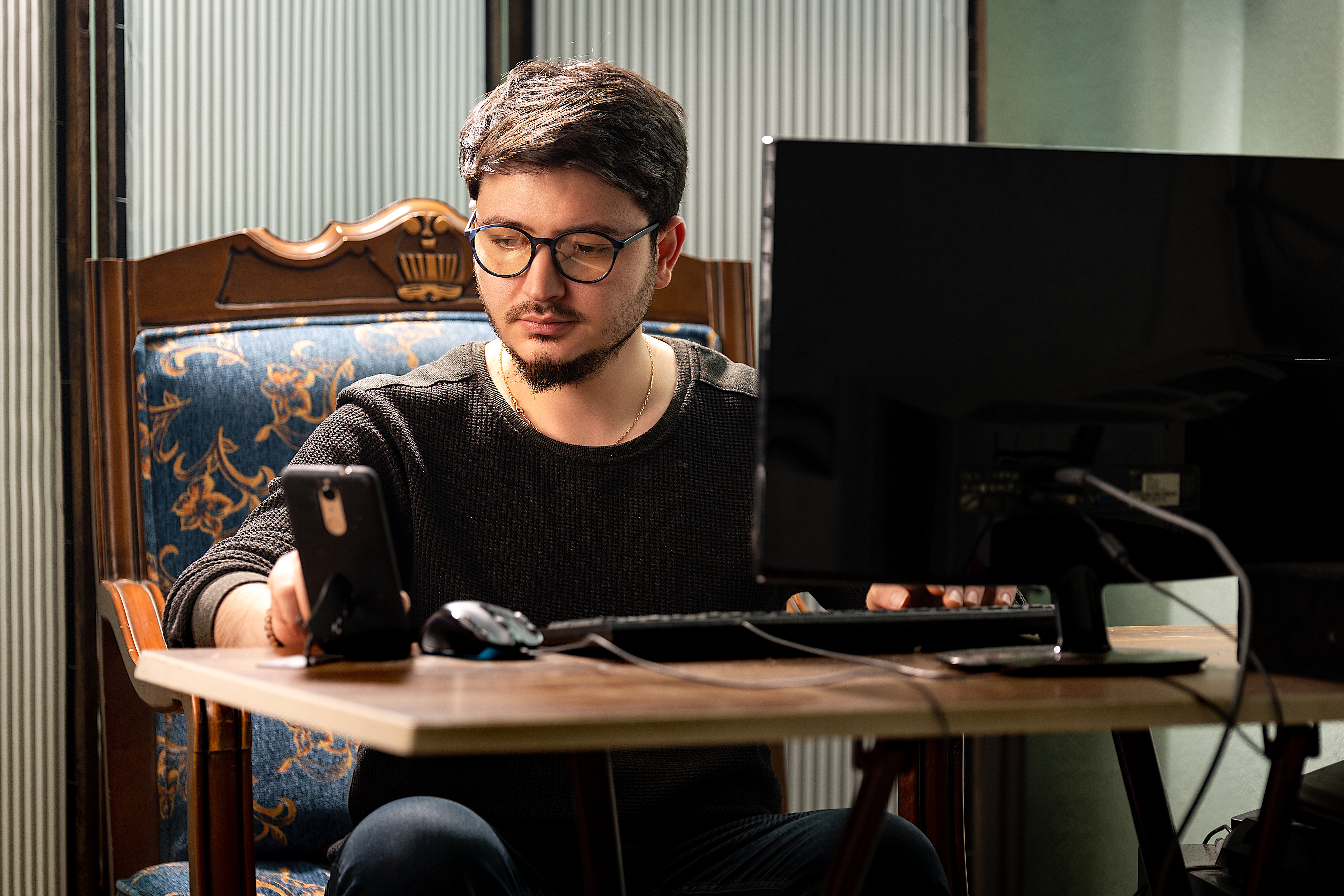 Executive virtual assistant at work